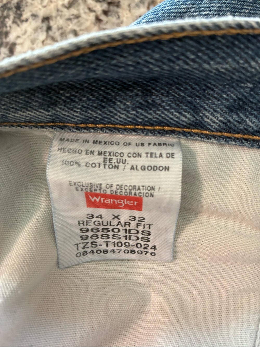 Wrangler Men’s Straight Jeans in Medium Blue Denim - Picture 4 of 4